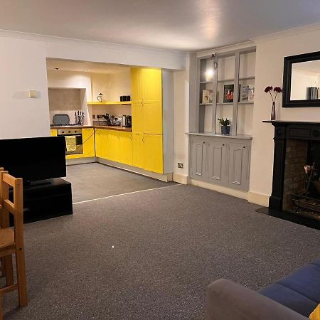 Entire 2-Bedroom Flat In Camden Londres Exterior foto